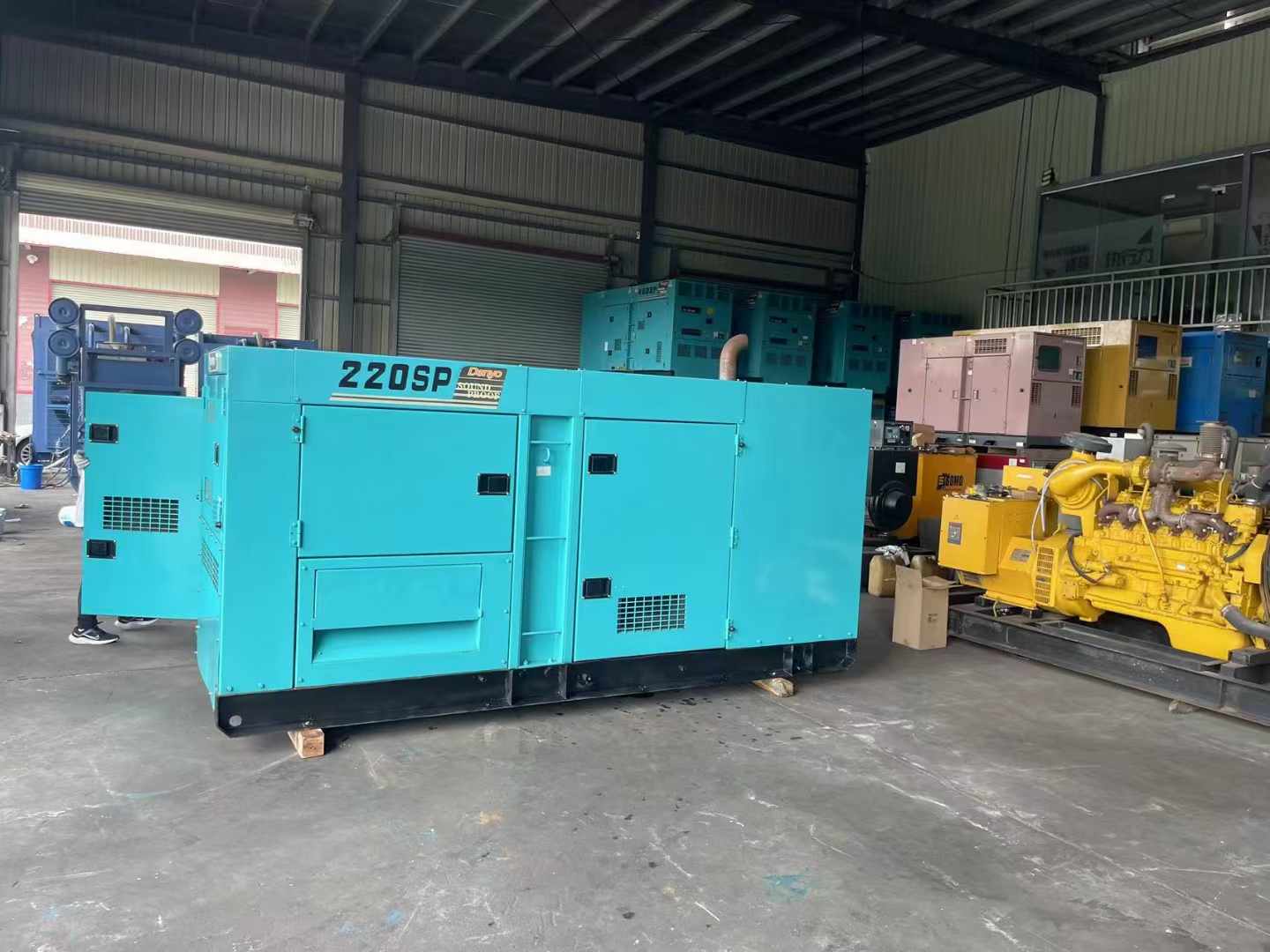 清水柴油发电机组长期不间断运行时，如何监控其温度和压力？