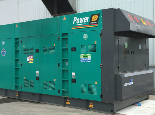 清水升级发电机组的过程中需要注意哪些安全事项？