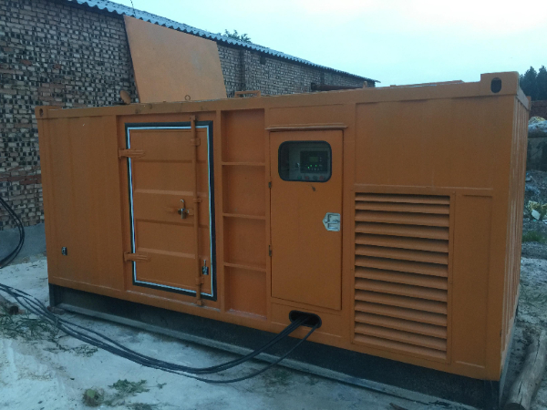 清水发电机组长期使用中，电缆线的敷设路径有哪些要求？